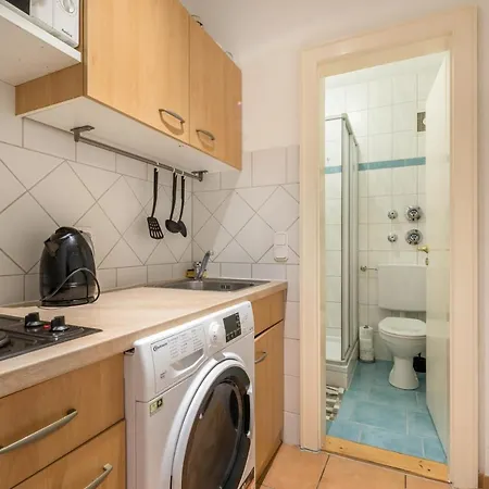 2 Stock Ostengasse 13 Apartment